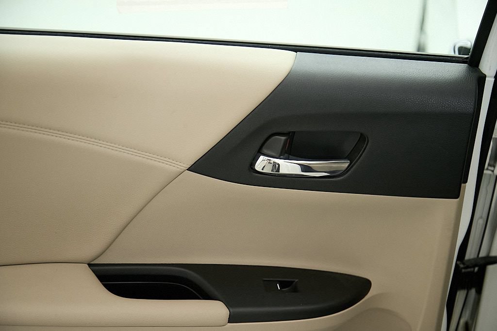 Used 2015 Honda Accord Touring image 19