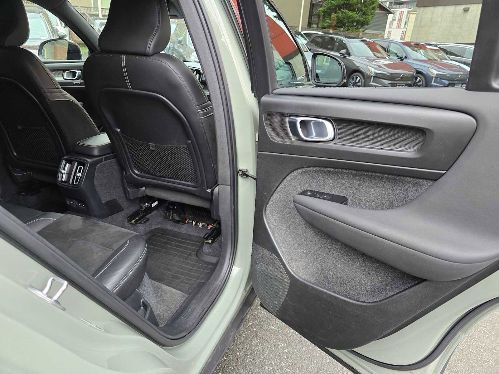 Certified 2022 Volvo XC40 P8 Recharge Ultimate image 21