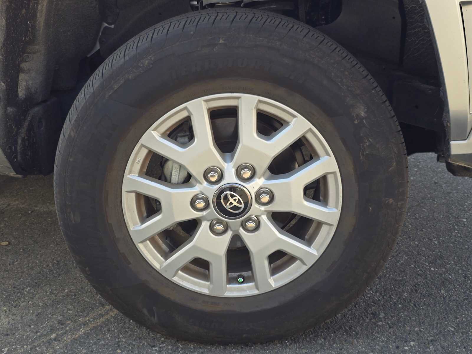 Certified 2025 Toyota Tacoma SR5 AWD/4WD image 4