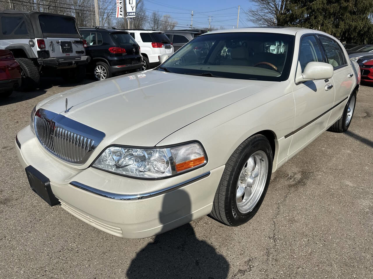 Used 2004 Lincoln Town Car Ultimate image 2