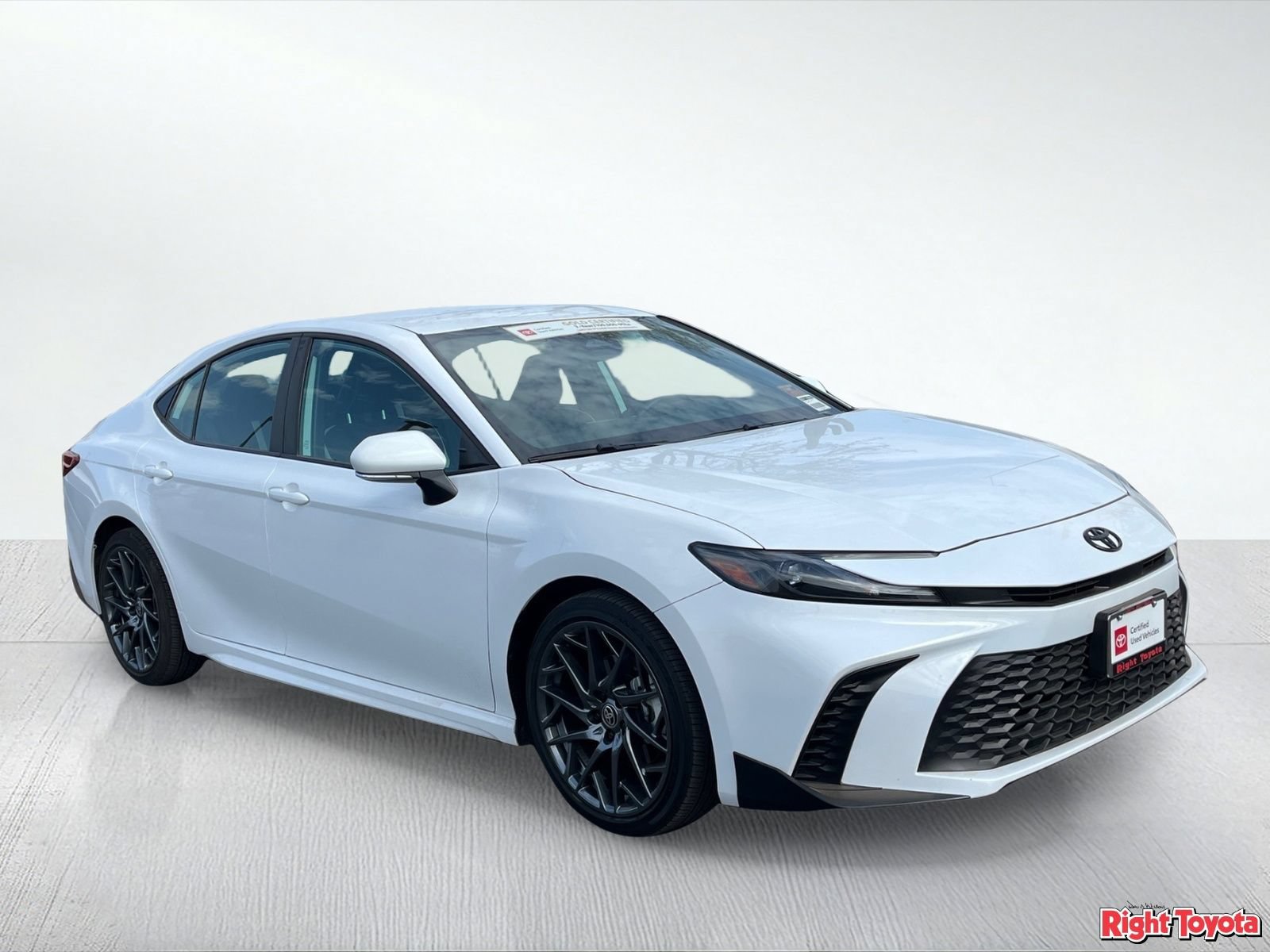 Used 2026 Toyota Camry SE FWD image 9