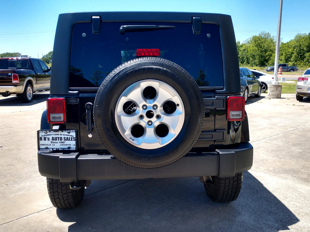Used 2016 Jeep Wrangler Unlimited Sahara image 5