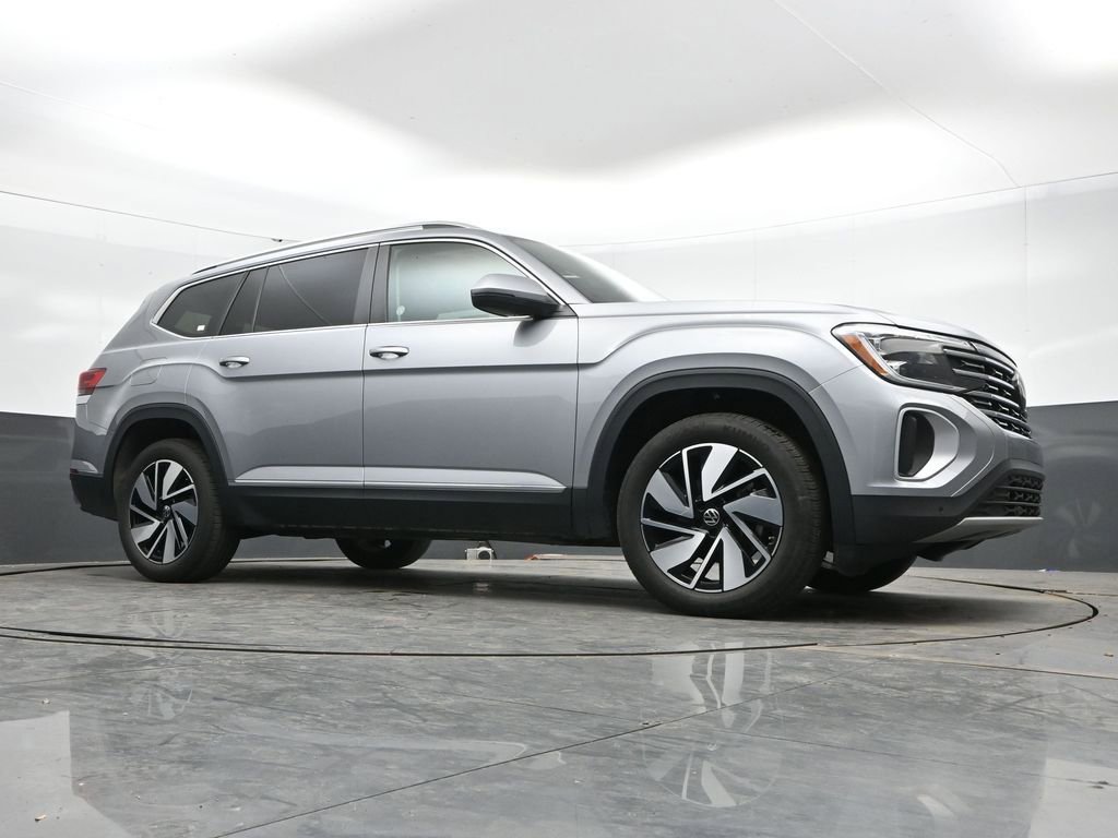 Used 2025 Volkswagen Atlas SEL AWD/4WD image 40
