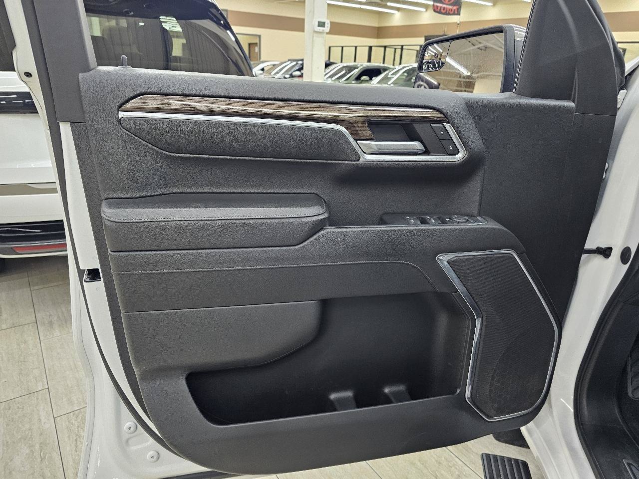 Used 2023 Chevrolet Silverado 1500 LT w/ Z71 Off-Road Package AWD/4WD image 37