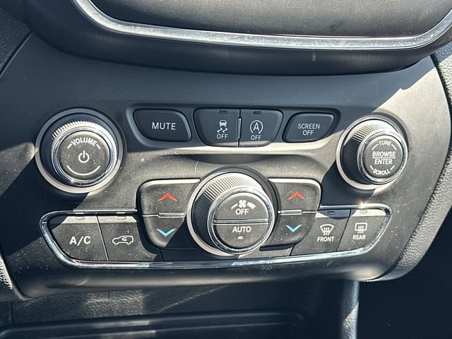 Used 2023 Jeep Cherokee Altitude Lux AWD/4WD image 26