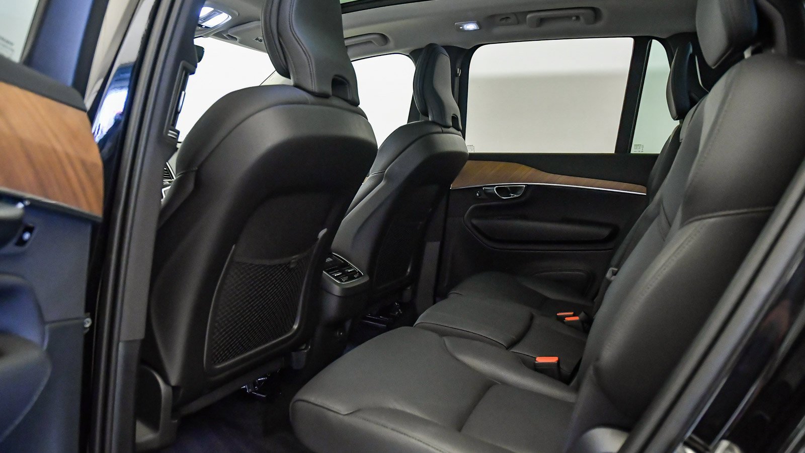 Certified 2025 Volvo XC90 B6 Plus image 22