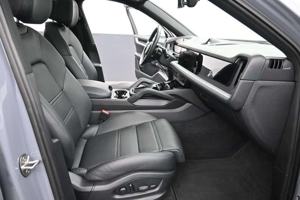 Used 2024 Porsche Cayenne Coupe AWD/4WD image 24