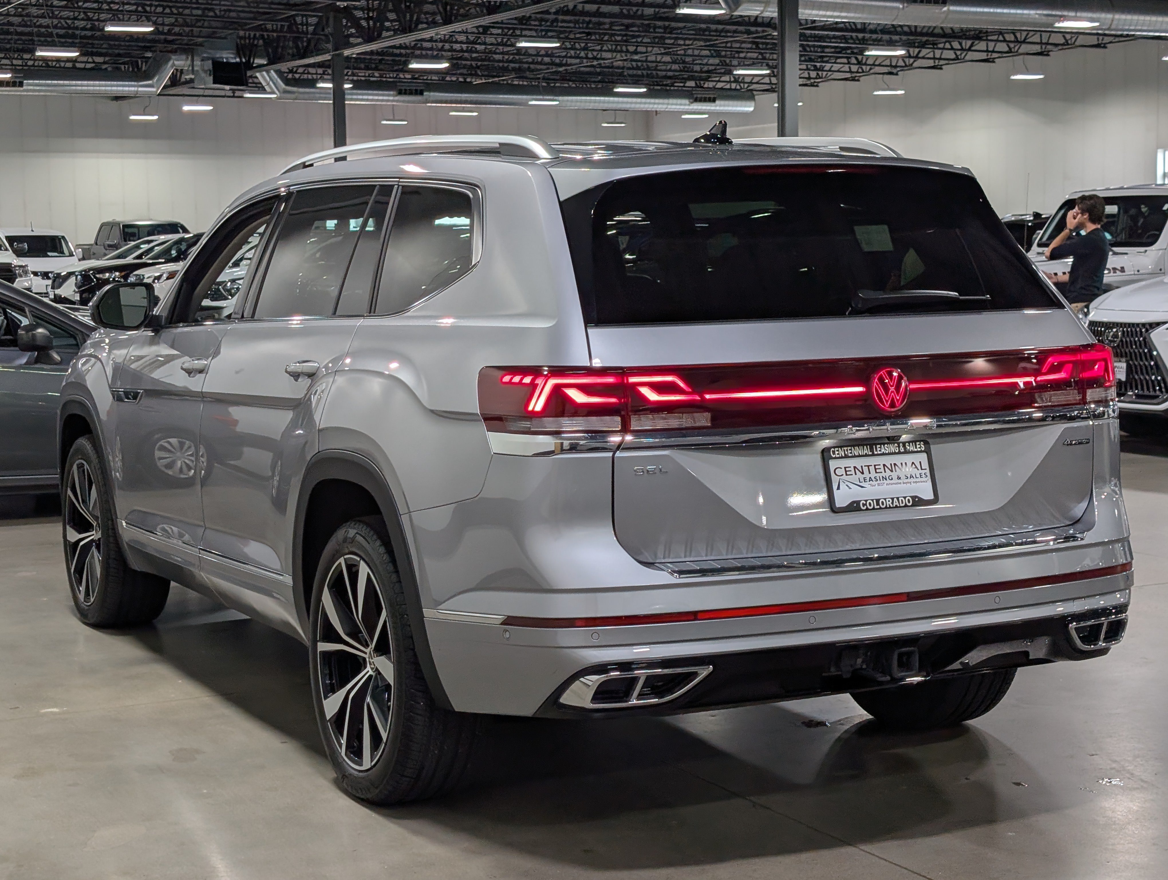 Used 2024 Volkswagen Atlas SEL Premium R-Line AWD/4WD image 5