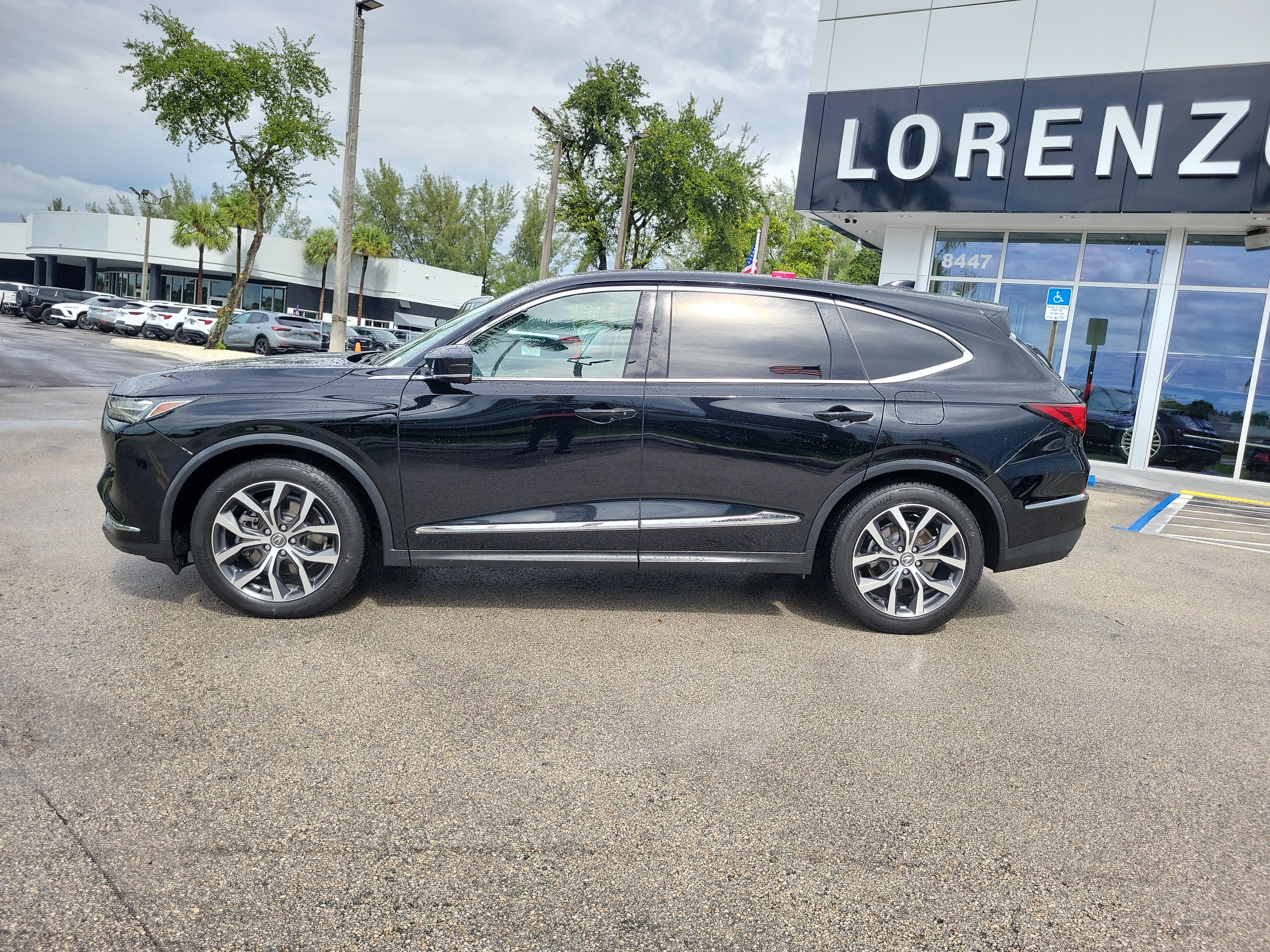 Used 2023 Acura MDX w/ Technology Package FWD image 8