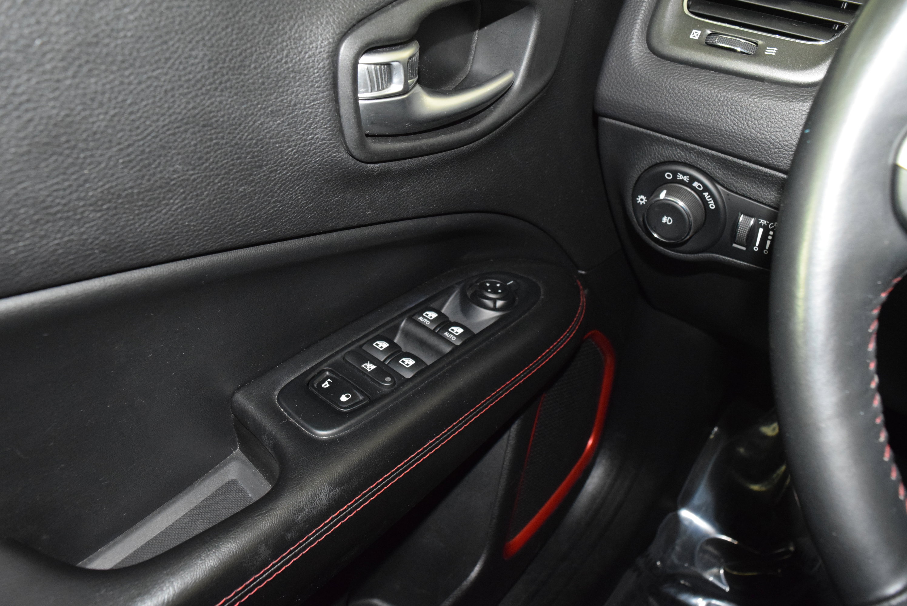 Used 2018 Jeep Compass Trailhawk w/ Navigation Group image 31