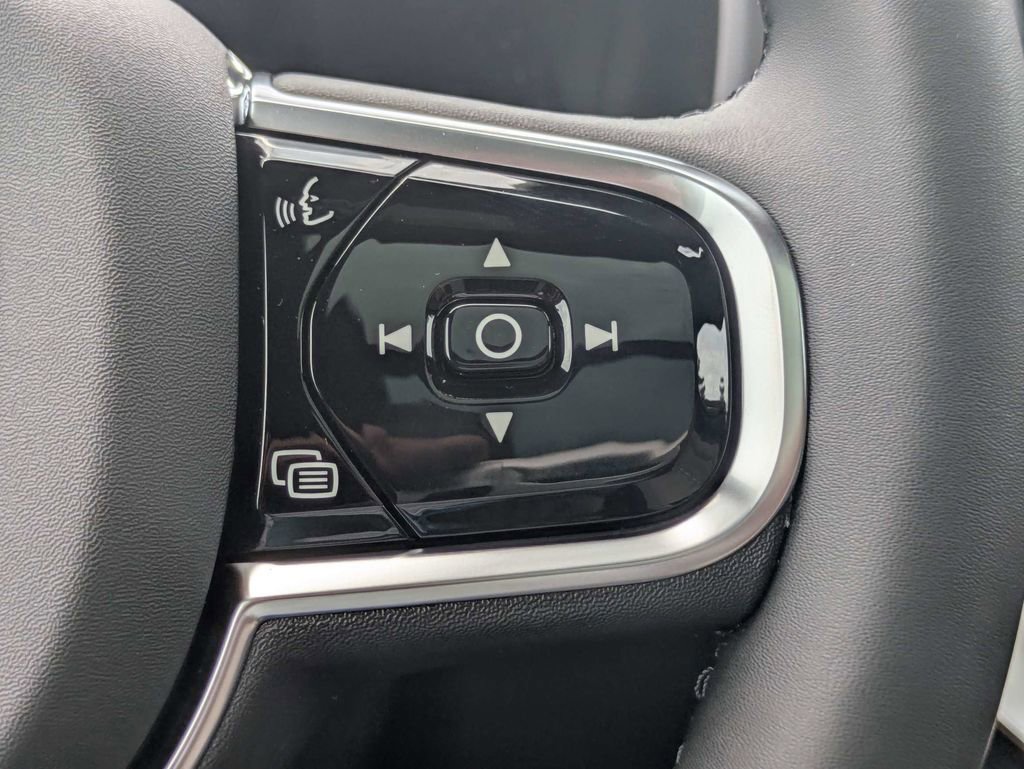 New 2026 Volvo XC90 B6 Plus w/ Protection Package Premier AWD/4WD image 28