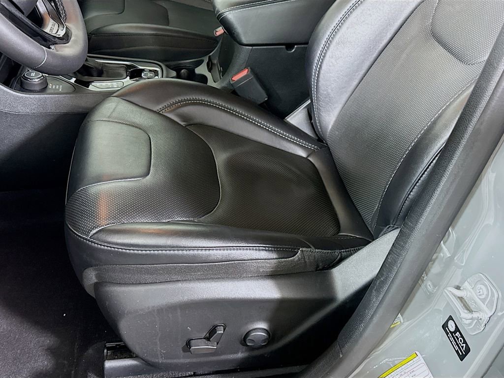 Used 2023 Jeep Cherokee Altitude Lux image 24