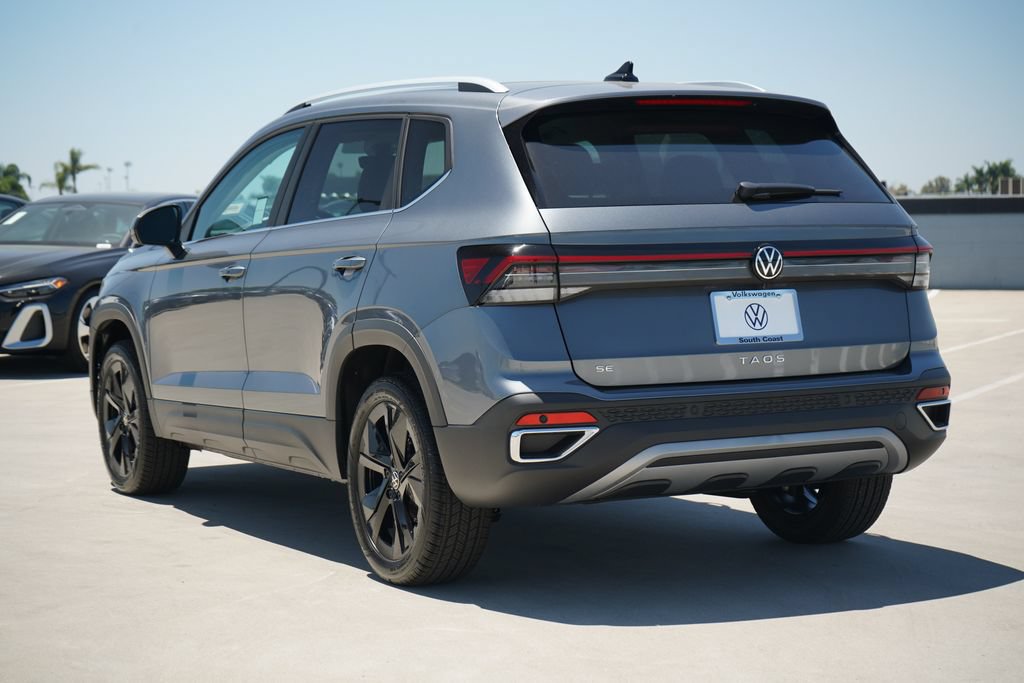 New 2026 Volkswagen Taos SE FWD image 3