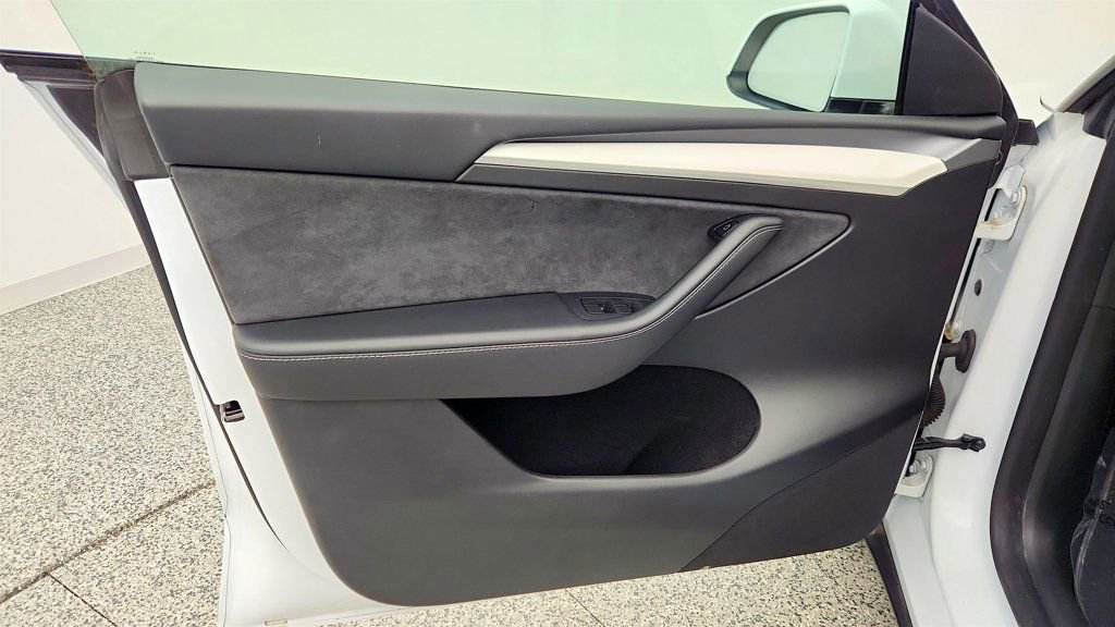 Used 2023 Tesla Model Y AWD image 11