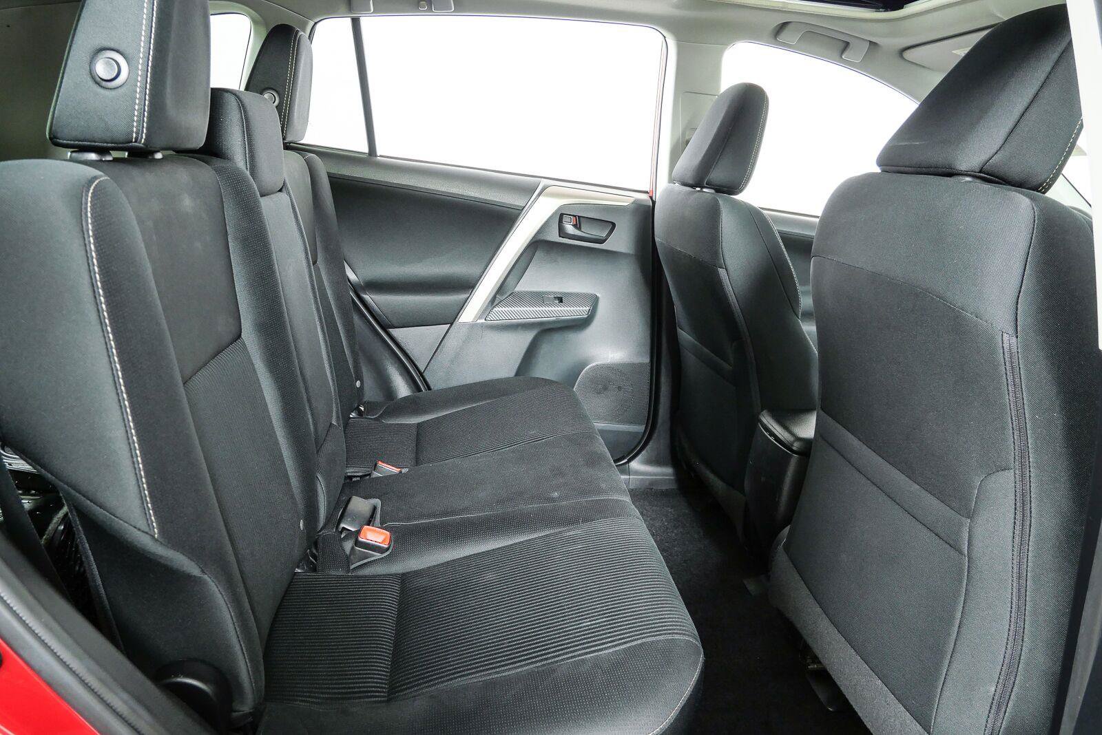 Used 2013 Toyota RAV4 XLE FWD image 19