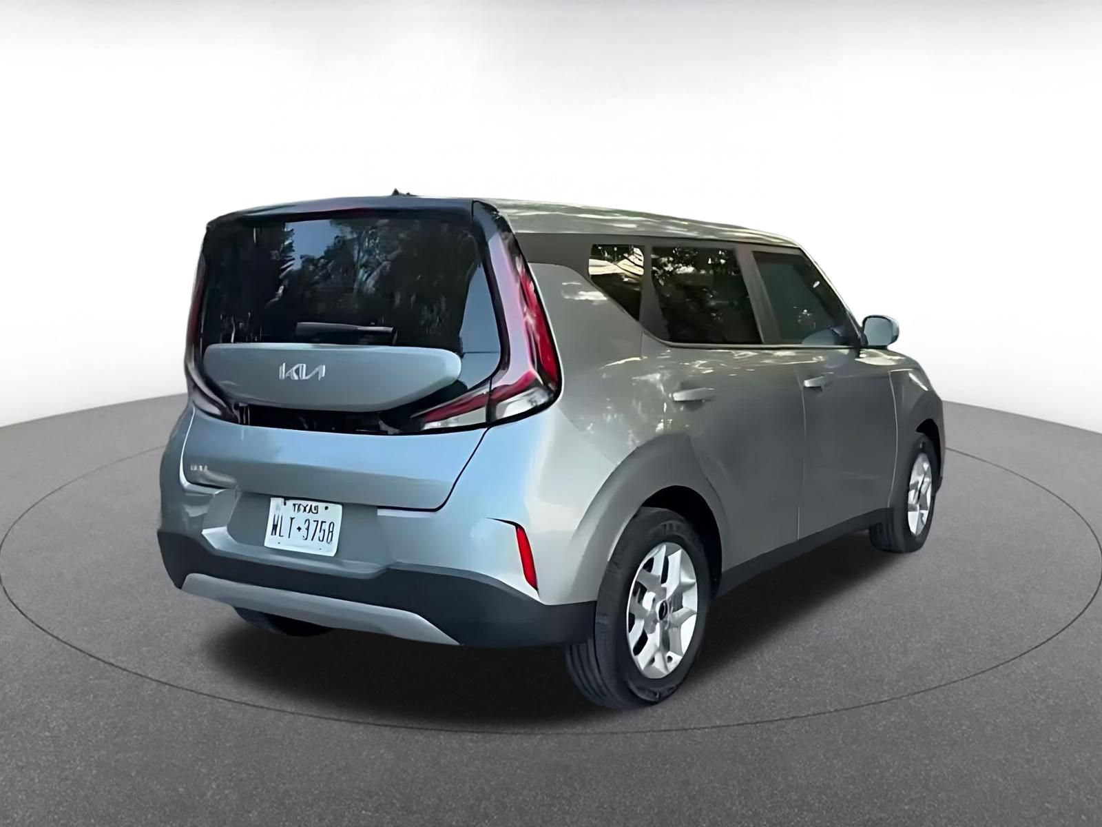 Used 2025 Kia Soul LX w/ LX Technology Package FWD image 14
