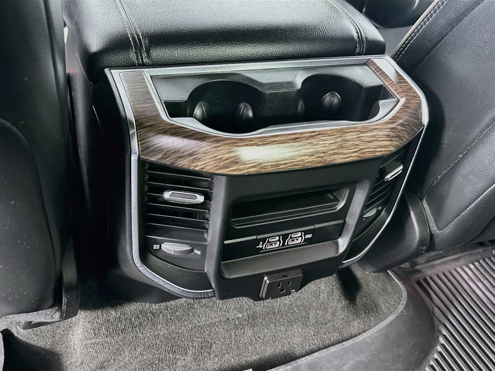 Used 2019 RAM 1500 Laramie AWD/4WD image 27