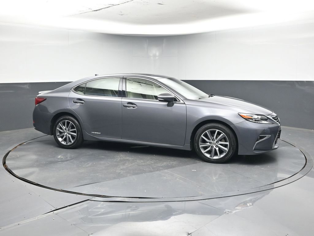 Used 2017 Lexus ES 300h image 6