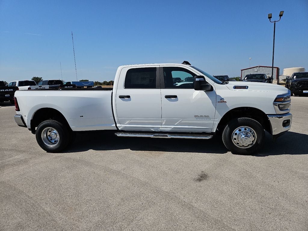 New 2026 RAM 3500 Big Horn AWD/4WD image 9