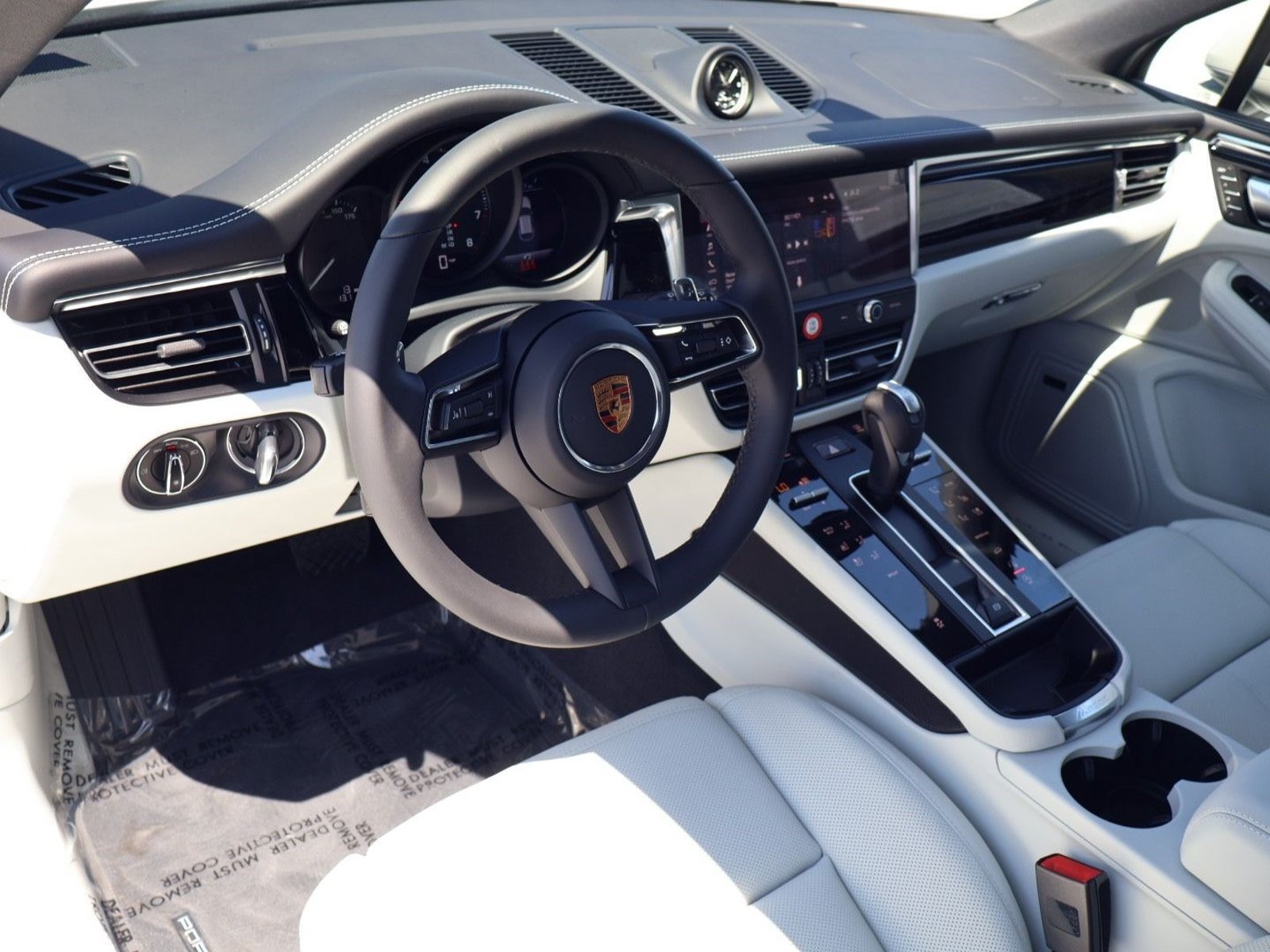 New 2026 Porsche Macan AWD/4WD image 4