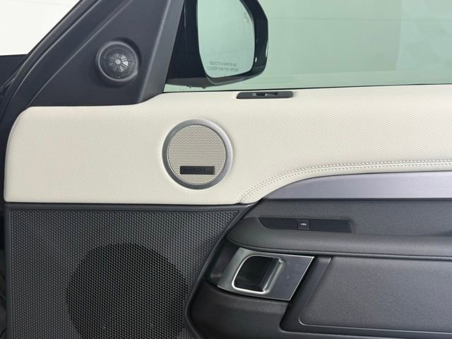 Certified 2025 Land Rover Discovery Dynamic SE image 20