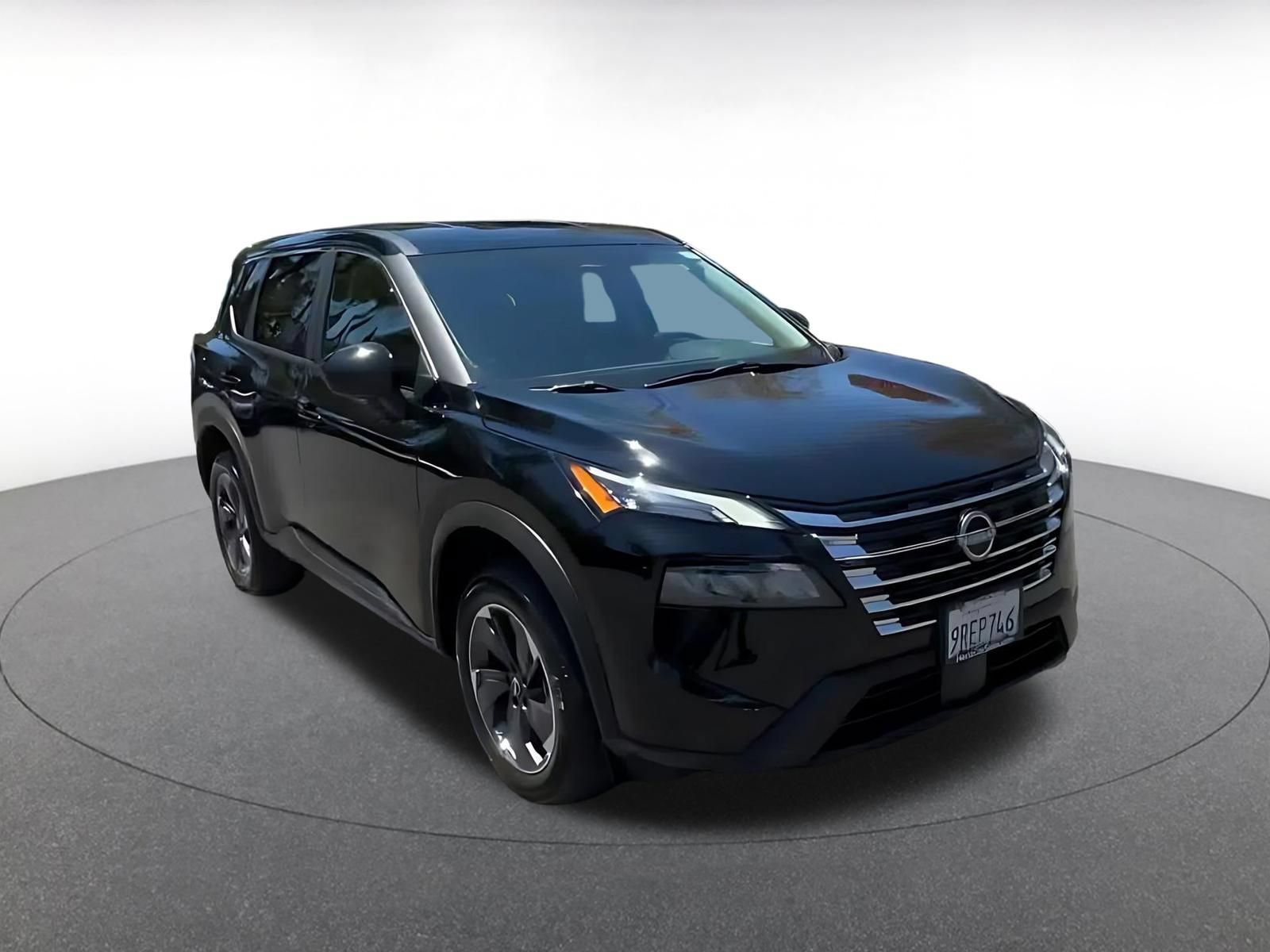 Used 2025 Nissan Rogue SV FWD image 3