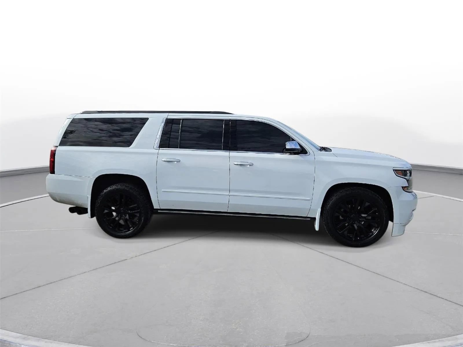 Used 2019 Chevrolet Suburban Premier w/ Premier Plus Edition image 4