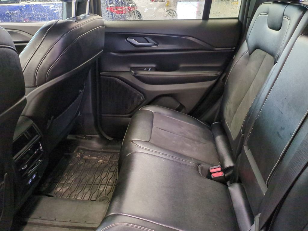 Used 2023 Jeep Grand Cherokee Altitude image 32