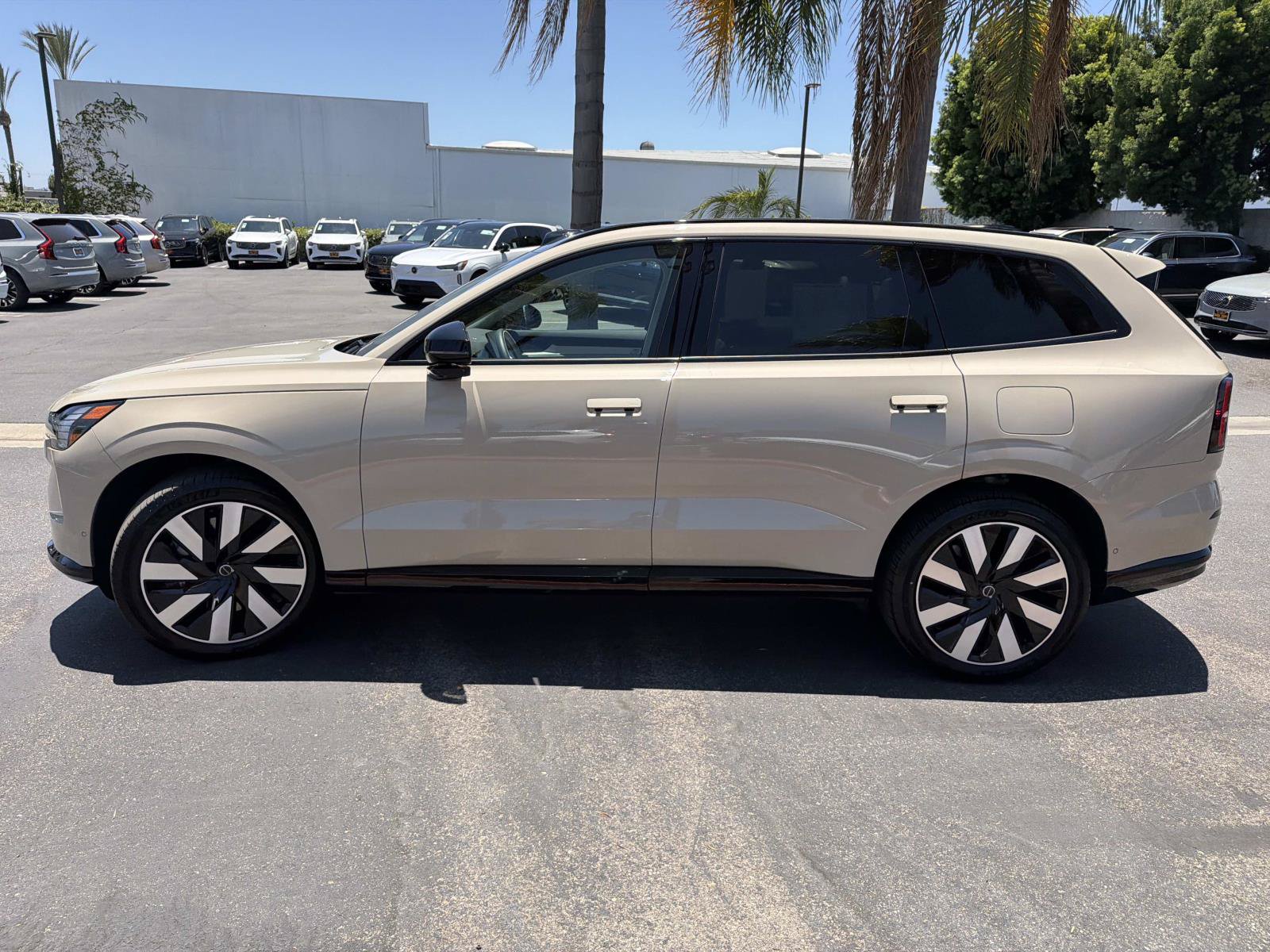 Certified 2025 Volvo EX90 Plus AWD/4WD image 8