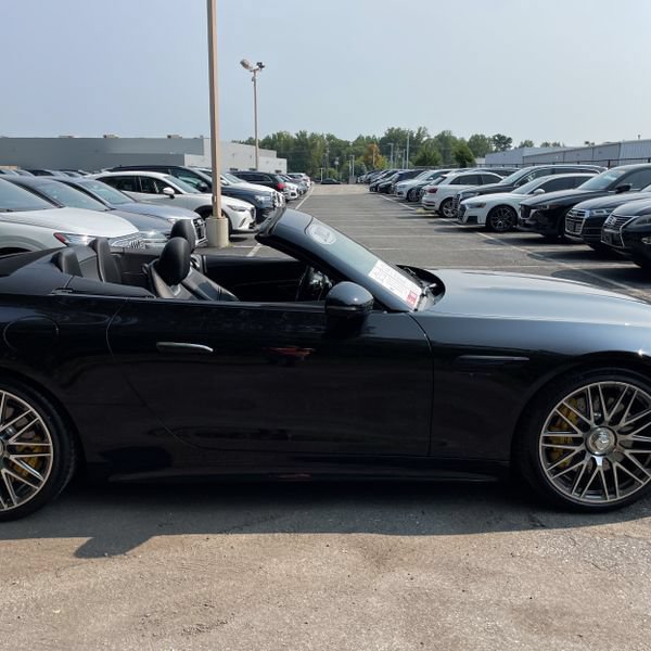 Used 2022 Mercedes-Benz SL 63 AMG 4MATIC w/ Driver Assistance Package image 14
