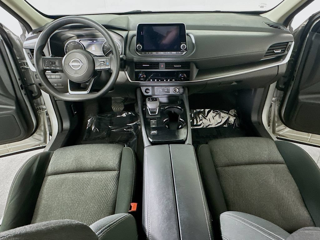 Used 2024 Nissan Rogue SV FWD image 16