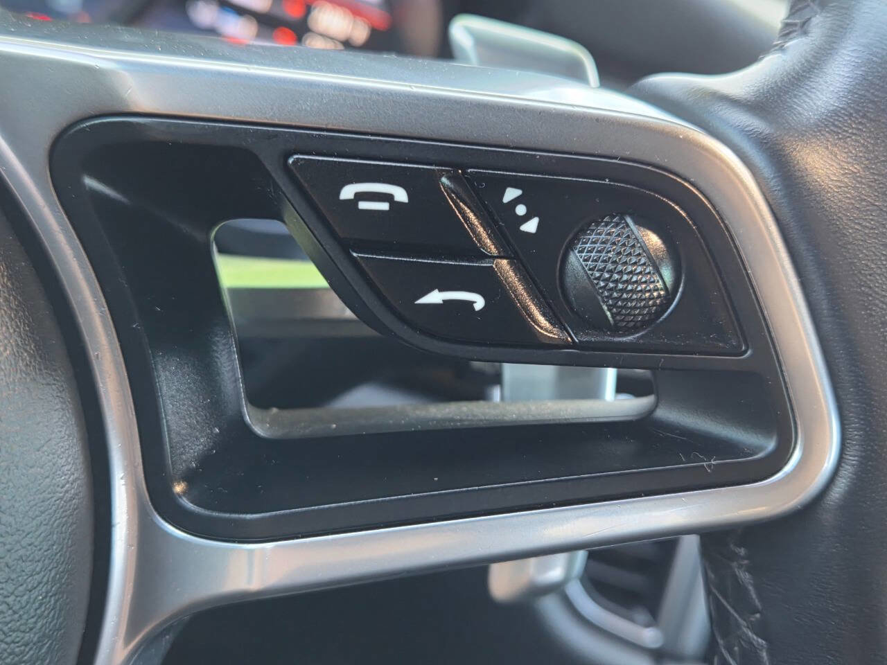 Used 2017 Porsche Macan Base AWD 4dr SUV image 39