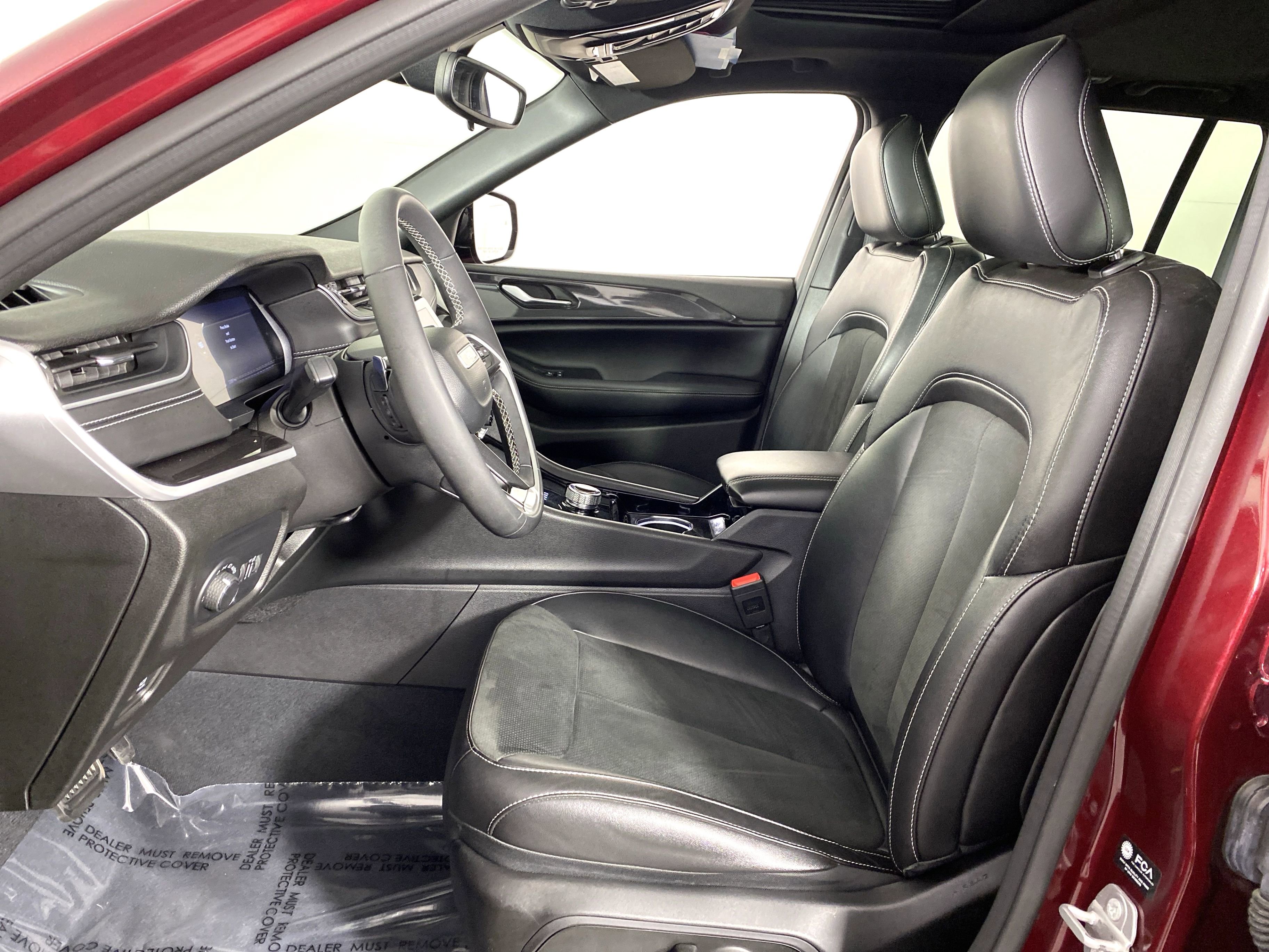 Used 2023 Jeep Grand Cherokee Altitude AWD/4WD image 16