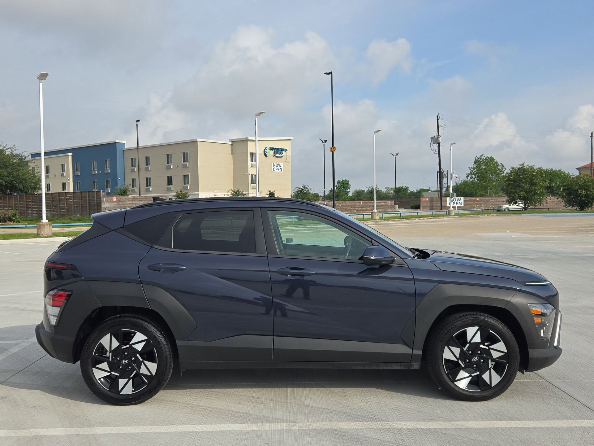 Used 2025 Hyundai Kona SEL FWD image 2