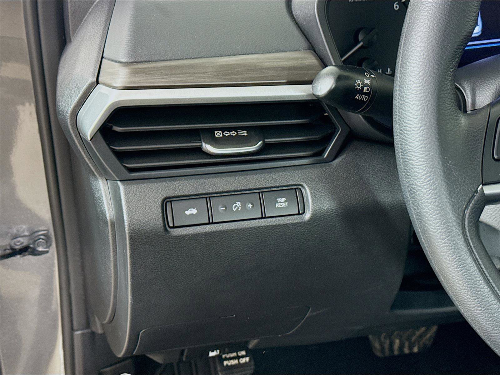 Used 2025 Nissan Altima 2.5 SV image 14