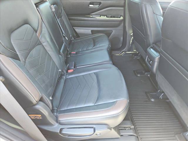 Used 2023 Nissan Pathfinder Platinum w/ Black Appearance Package FWD image 29