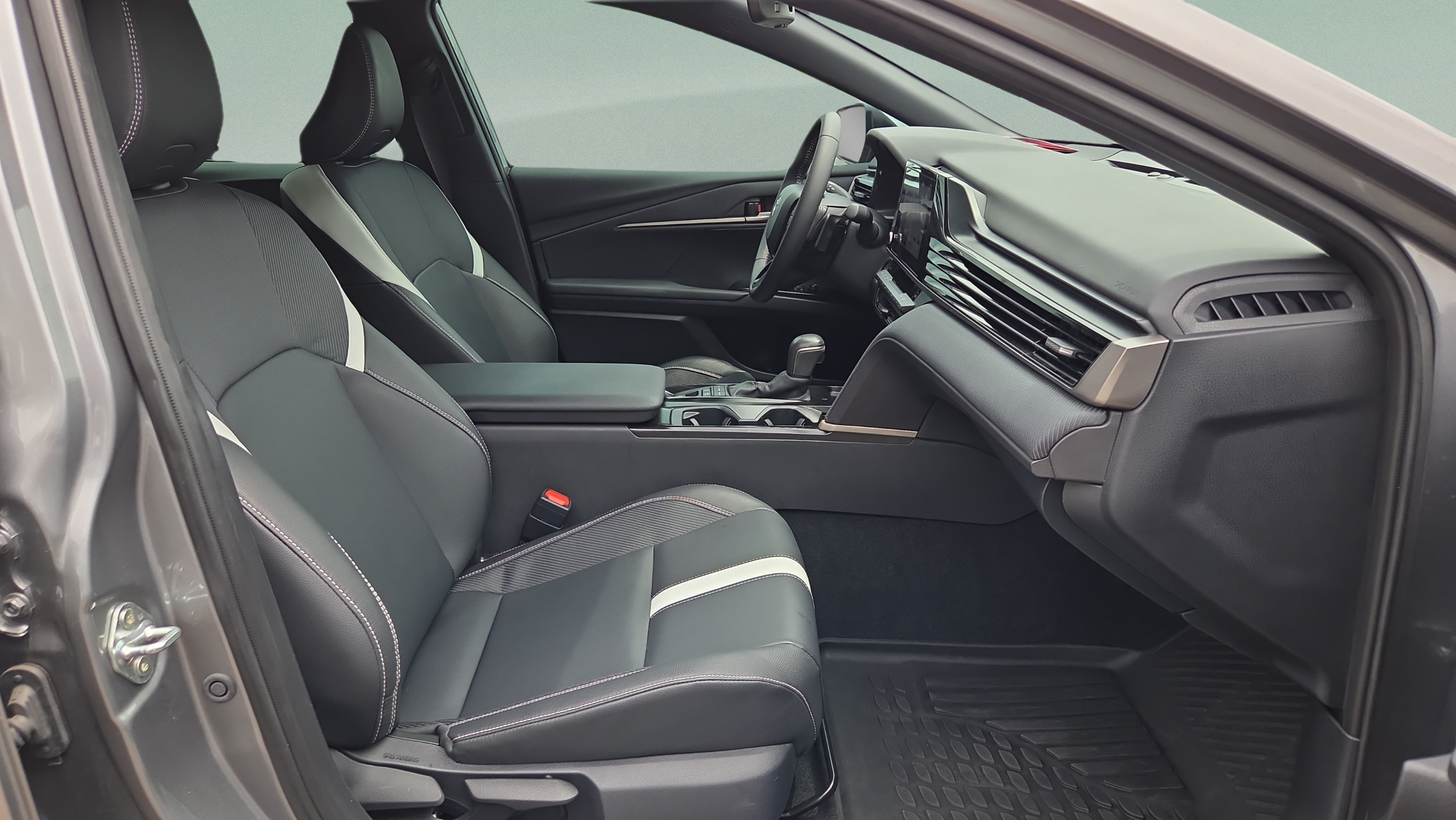 Certified 2025 Toyota Camry SE w/ Convenience Package FWD image 15