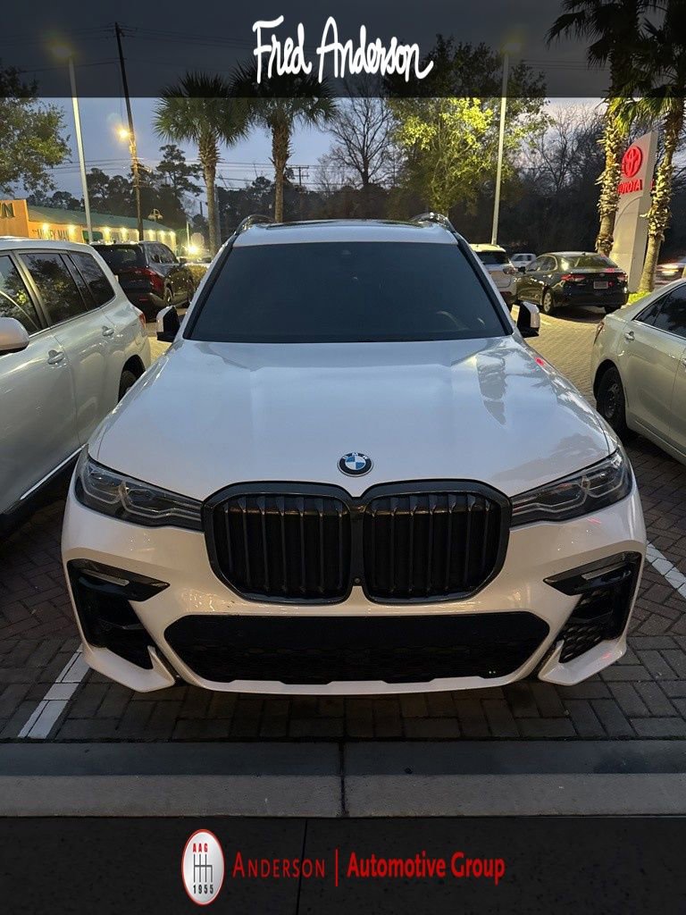 Used 2021 BMW X7 M50i w/ Dynamic Handling Package AWD/4WD image 11