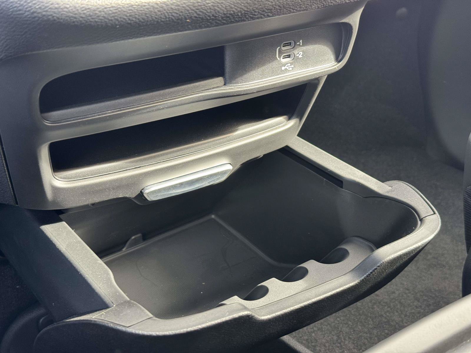Used 2027 Chrysler Pacifica Select w/ Family Tech Group FWD image 10