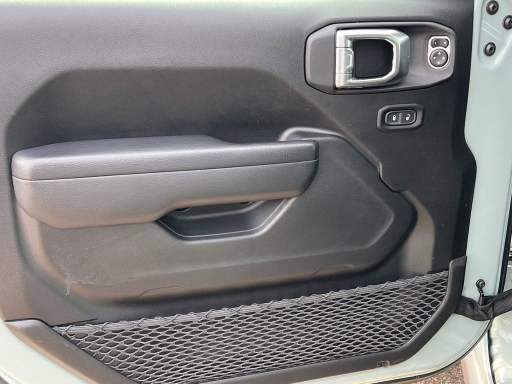 Used 2023 Jeep Wrangler Sport image 15