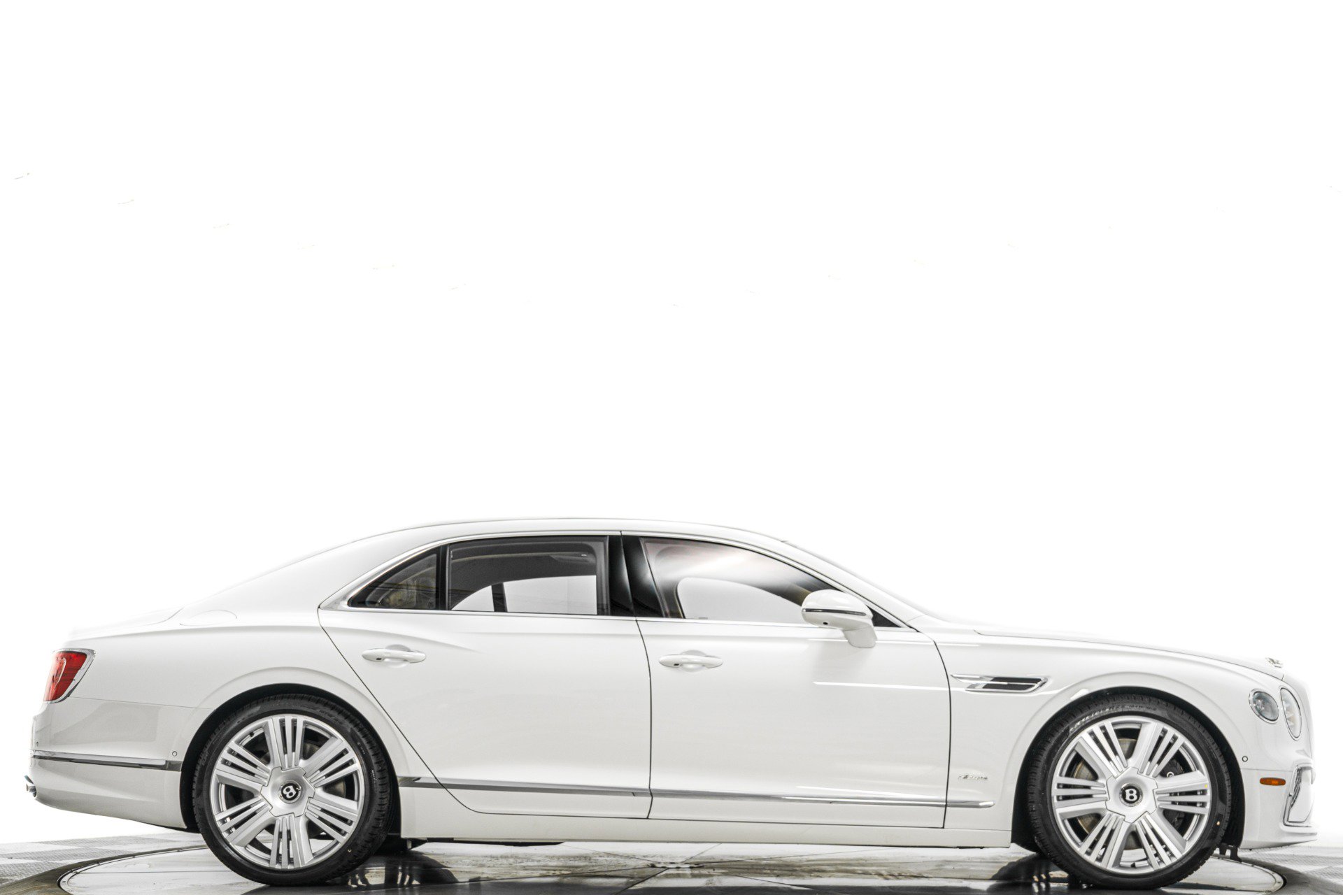 Used 2026 Bentley Flying Spur Plug-In Hybrid image 2