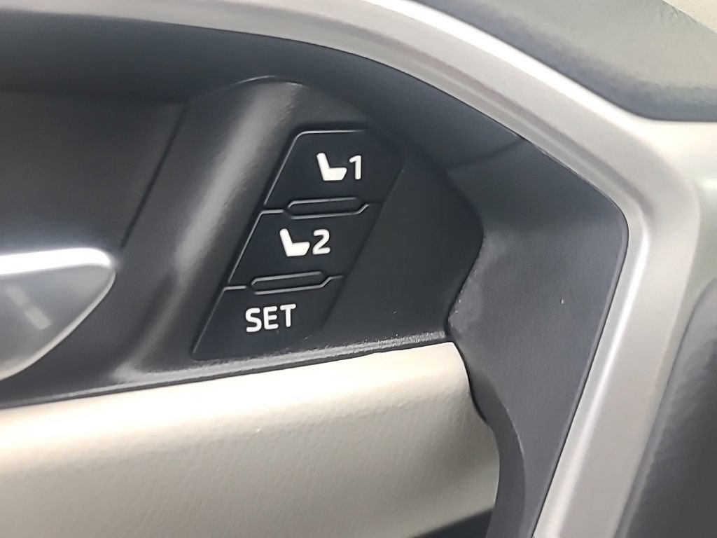 Used 2022 Toyota RAV4 XLE Premium AWD/4WD image 25