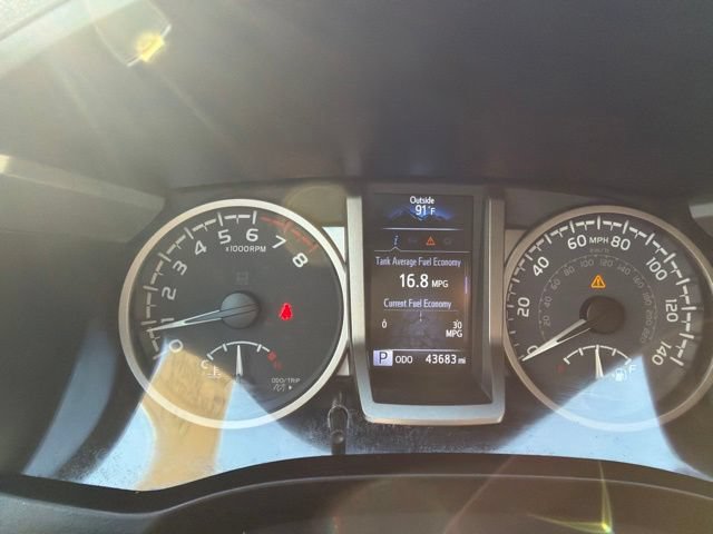 Used 2021 Toyota Tacoma SR5 AWD/4WD image 17