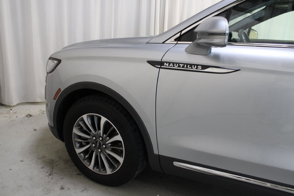Used 2022 Lincoln Nautilus Reserve AWD/4WD image 37