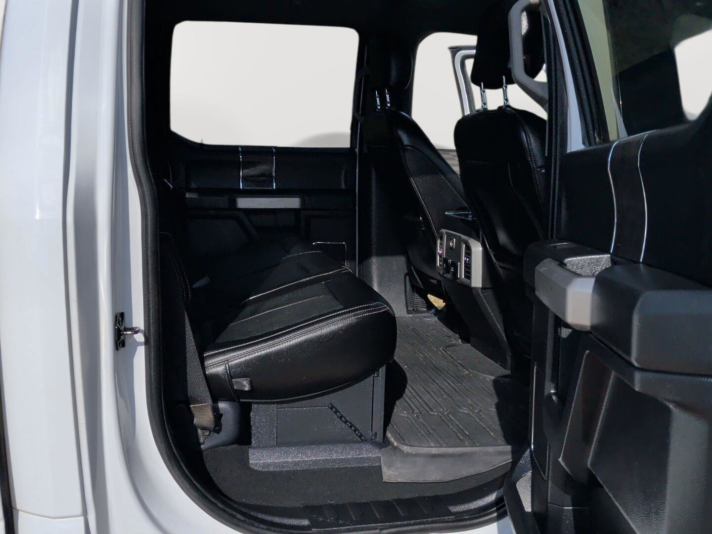 Used 2020 Ford F350 Lariat w/ Chrome Package image 26