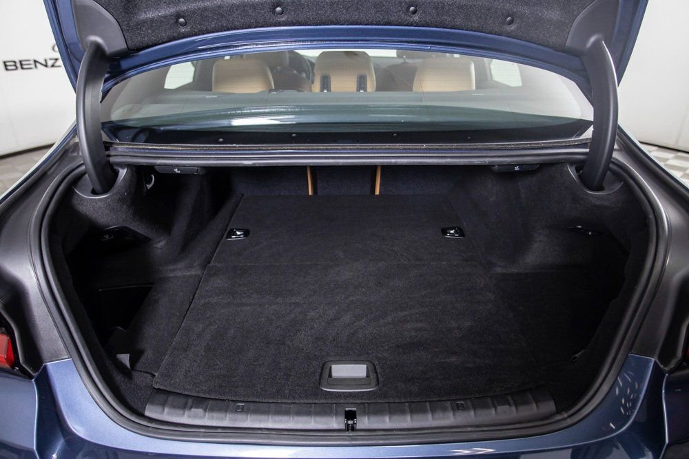 Used 2023 BMW 530e w/ M Sport Package image 11