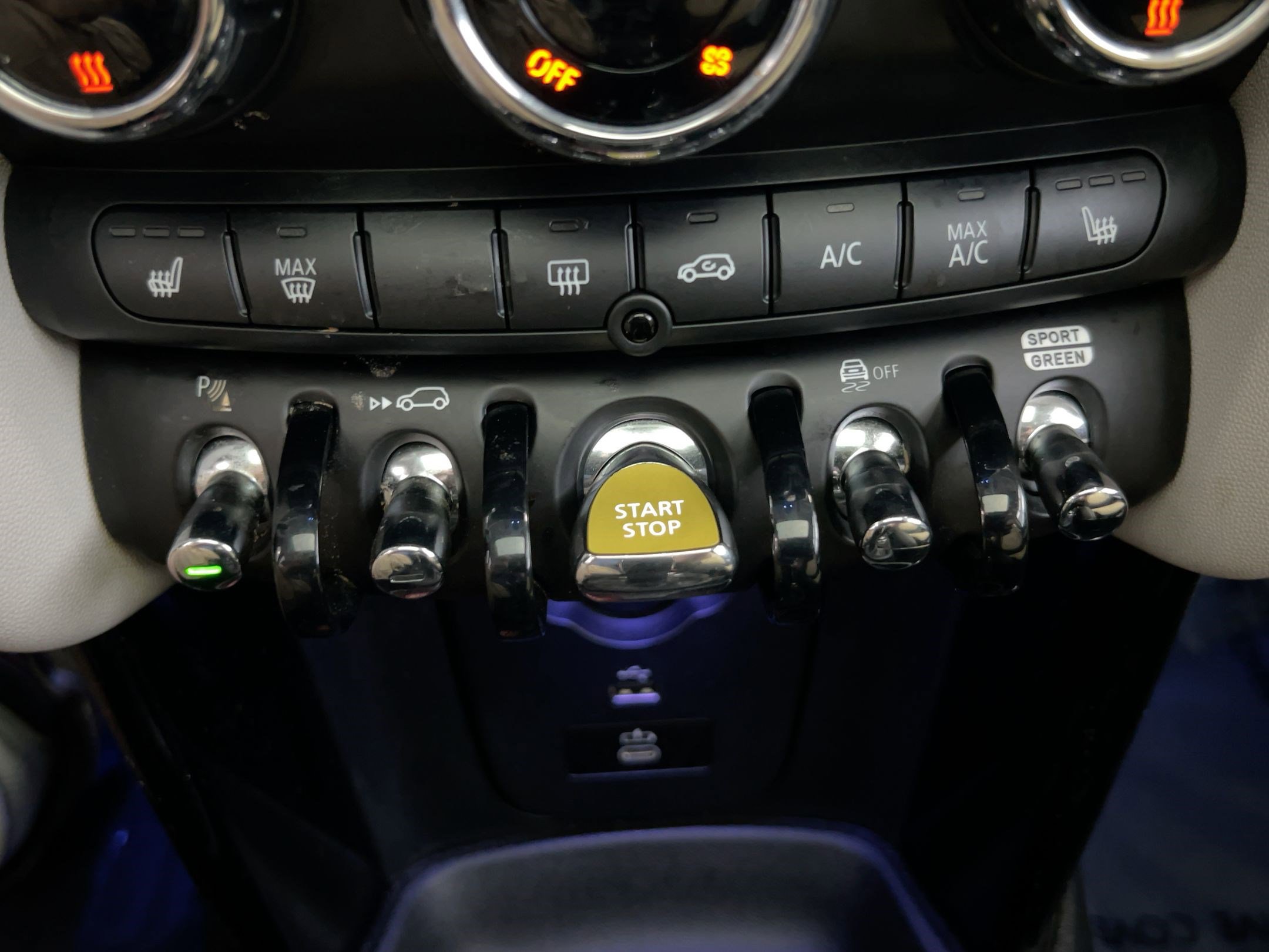 Certified 2023 MINI Cooper SE image 18