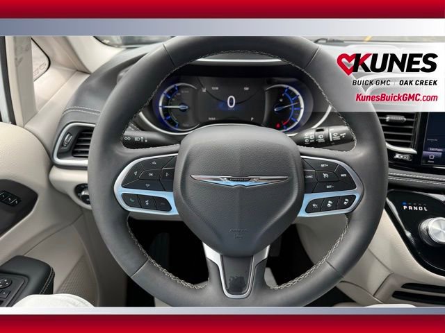 Used 2024 Chrysler Pacifica Select FWD image 37