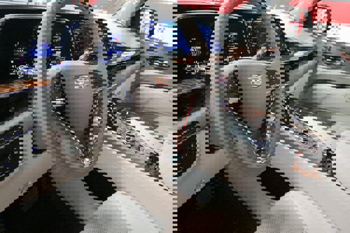 Used 2024 Cadillac Escalade ESV Sport Platinum w/ LPO, ONYX Package image 23