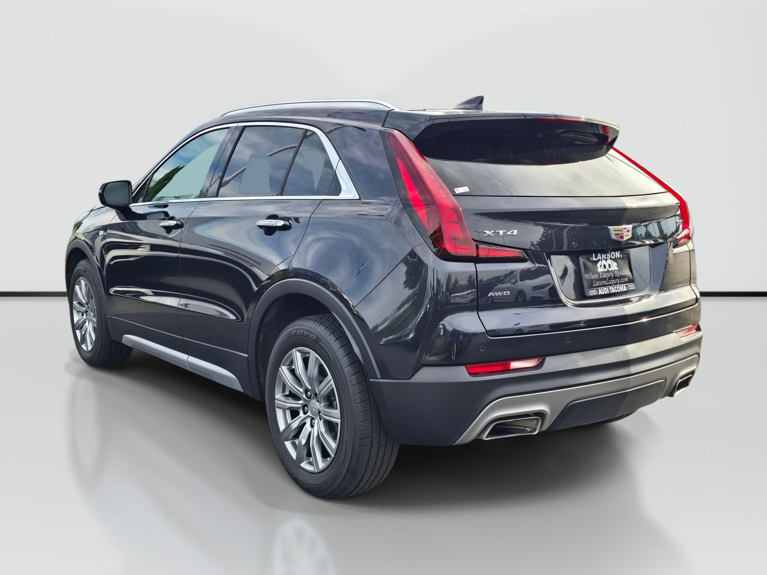 Used 2023 Cadillac XT4 Premium Luxury AWD/4WD image 3